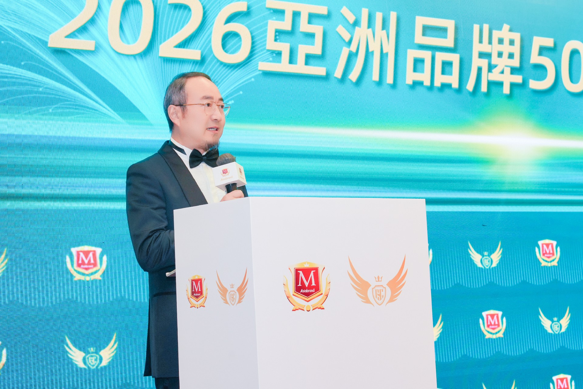 1-2609211U50J60.jpg
